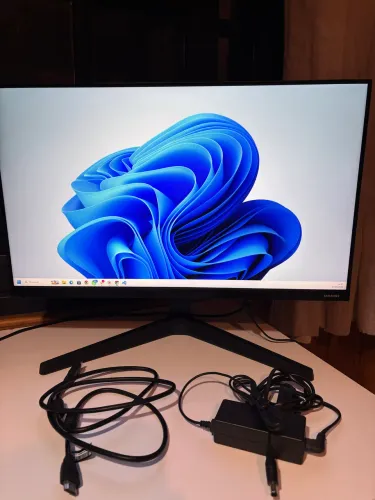 Monitor Samsung T350 24" Full HD IPS 75Hz - HDMI e VGA - Pouco Uso