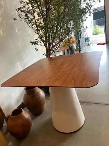 MESA DE MADEIRA (sem cadeiras)