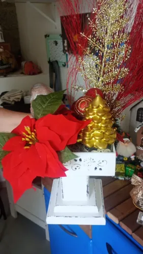 arranjo natalino com suporte em madeira