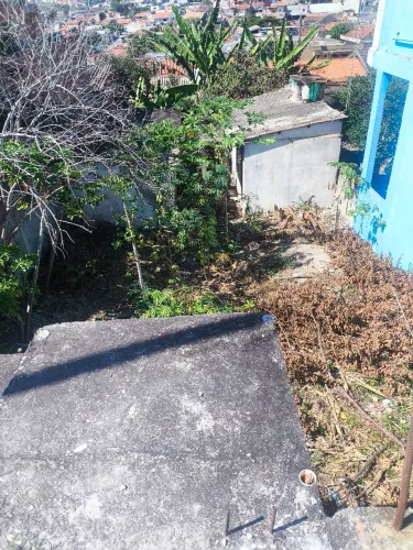 Terreno com 2 casas
