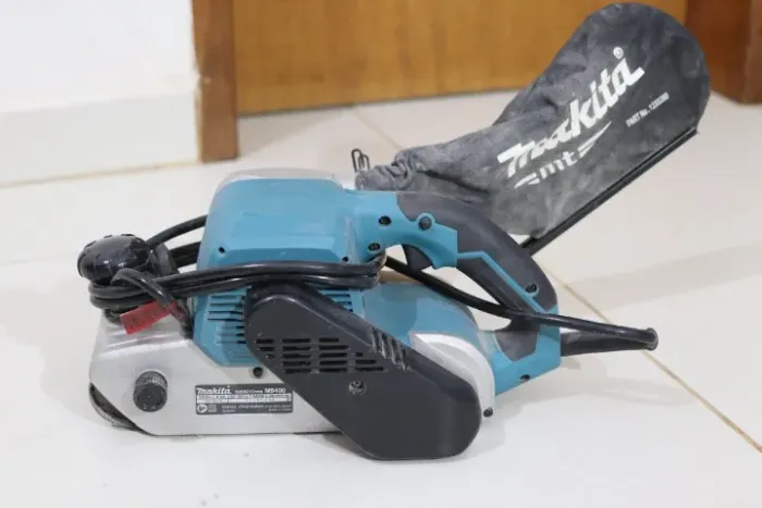Lixadeira de Cinta Makita M9400 220V 940W - Seminova
