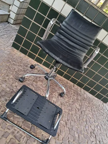 Cadeira de escritório com descaso p/ pés barato