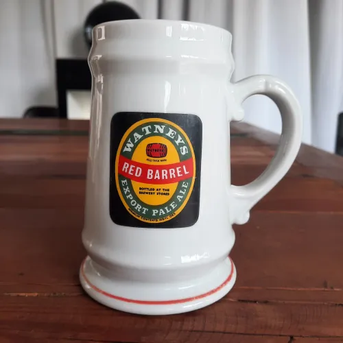 Caneca em cerâmica Red Barrel 
