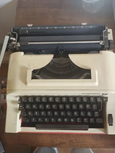 Máquina de escrever Remington 15