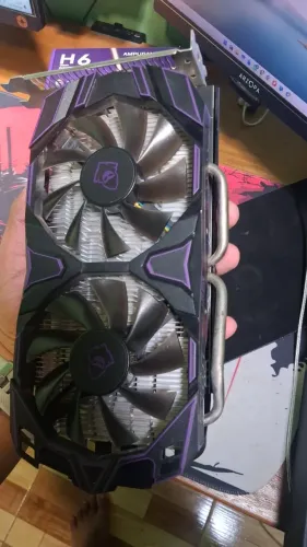 AMD RX 580, em bom estado de conservação e funcionando perfeitamente