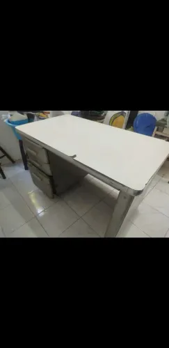 Mesa escritório em aço reforcada
