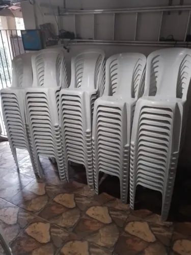 Cadeiras plásticas