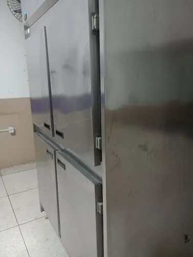 Geladeira industrial Polar 4 portas
