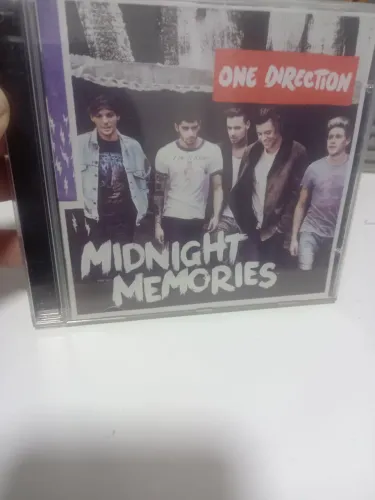 CD ONE DIRECTION  MIDNIGHT MEMORIES