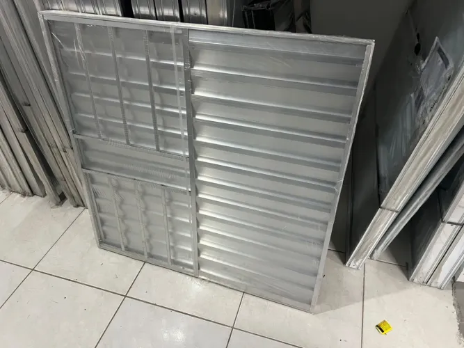 VENEZIANA 2 FOLHAS COM GRADE BRILHANTE - R$340,00