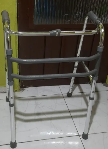 Andador Articulado Dobrável Mercur Adulto Idoso até 130kg - NOVO 
