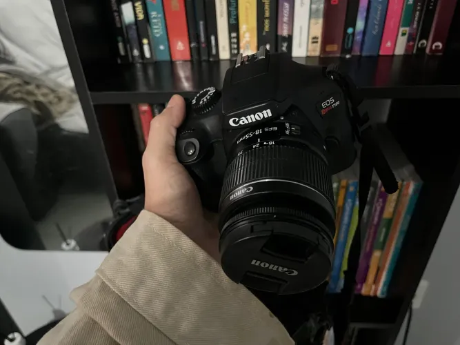 Canon EOS Rebel T100 + Lente 18-55mm + Bolsa + Bateria + Carregador - Excelente Estado