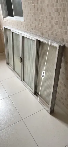 Janela de alumínio grande