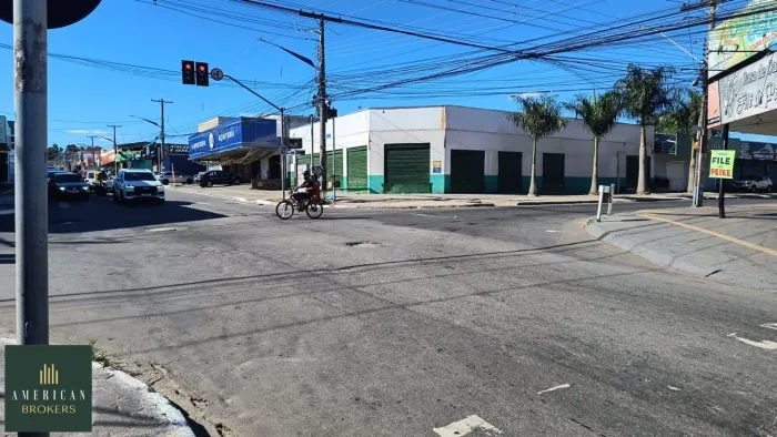 Aluguel Sala Comercial 450 m² de Esquina Avenida Mangalo 12 Vagas
