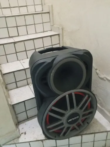 Vendo caixa de som 900w