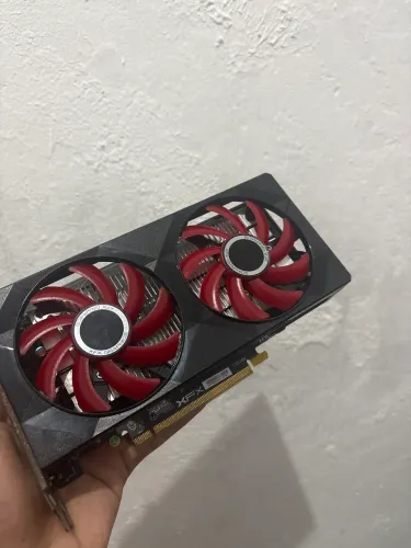 RX 550 4GB COM DEFEITO ENFERRUJADA