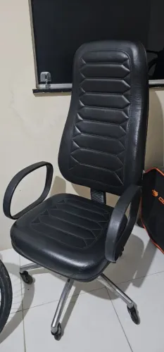 Vendo cadeira de escritório em bom estado