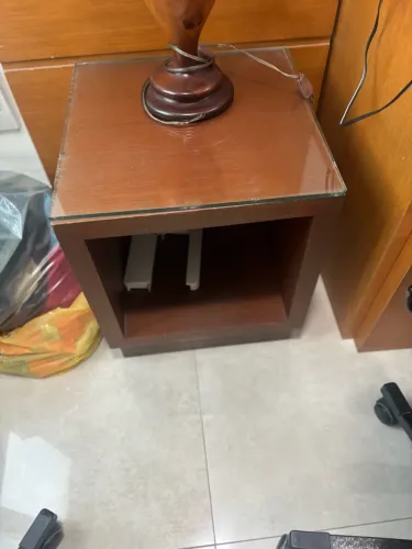 Mesa de cabeceira- criado mudo