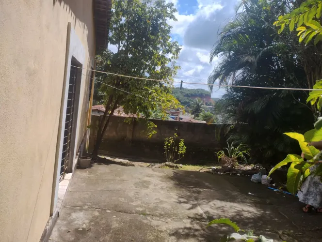 VENDO UMA ESPAÇOSA CASA.