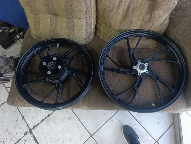 Vende se rodas de liga leve