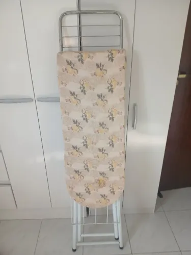 Tábua de passar roupa usada