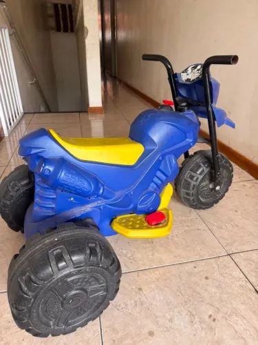 Moto elétrica infantil