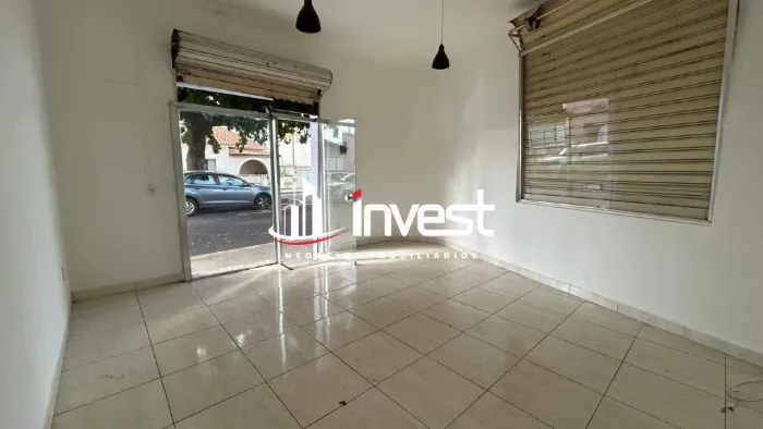 Loja Comercial em Avenida Movimentada no Centro da Cidade