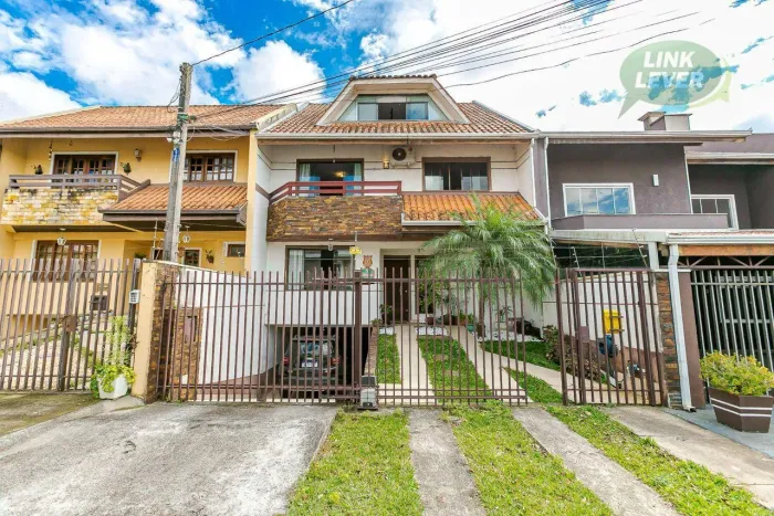 Sobrado com 3 dormitórios à venda, 284 m² por R$ 1.080.000,00 - Atuba - Curitiba/PR