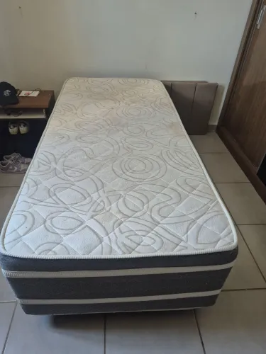 Cama de solteiro conjugada