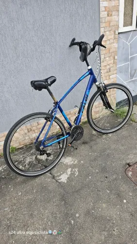 Bike muito zeraa toda revisada quero 1800$ somente venda chama pv se tiver interesse ?