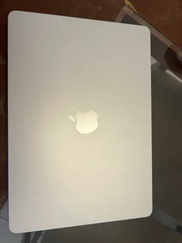 MacBook M5 (Garantia até junho de 2027)