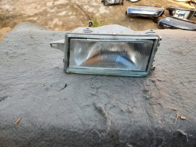 Farol esquerdo UNO Quadrado Mille 94/04 NOVO 