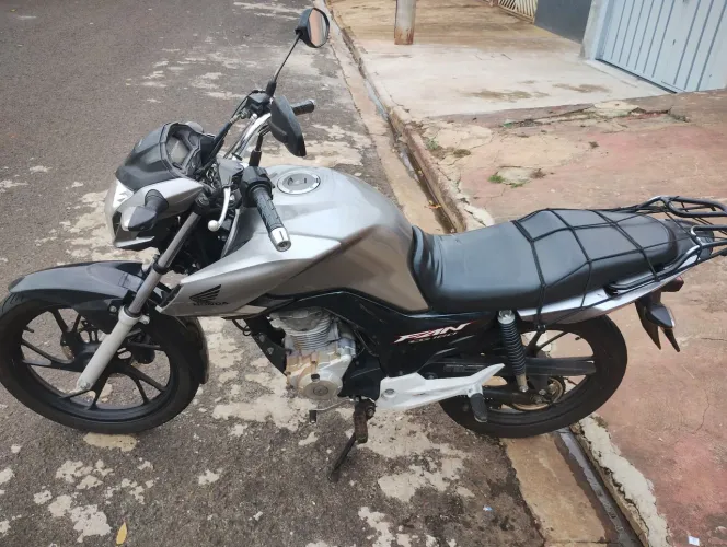 Vende-se fan 160cc ano 2022/2023 prata