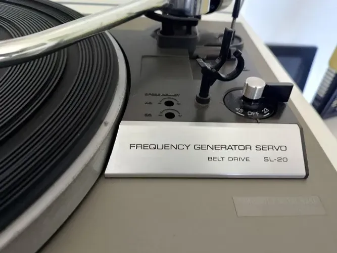 Toca Disco Technics SL-20