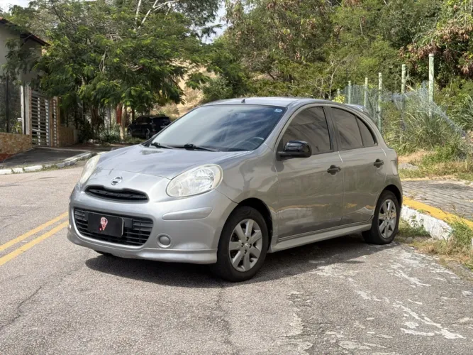 Nissan March SR 1.6 16V Flex Fuel 5P 2012