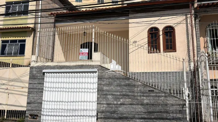 ALUGA-SE CASA COM 3 QUARTOS NO JARDIM AMÁLIA II - VOLTA REDONDA/RJ