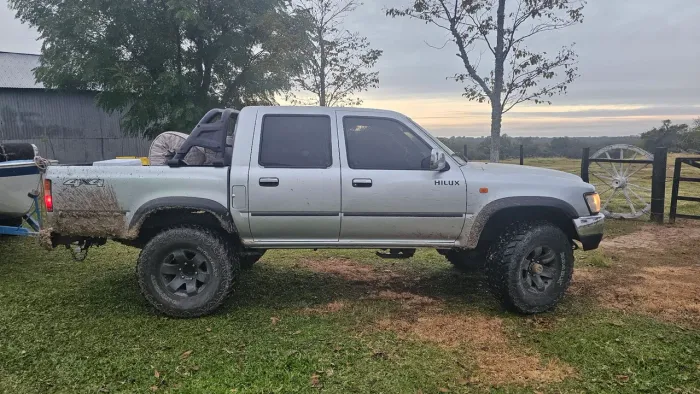 Toyota Hilux CD DX 4X4 3.0 8V 90cv Diesel 2004