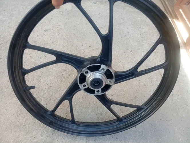 Vendo roda dianteira  pé de galinha