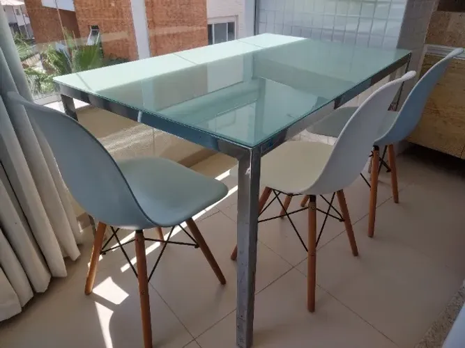 Conjunto ou separado: Mesa e 4 cadeiras!