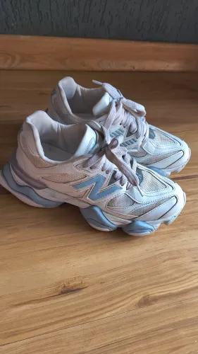 Tênis da NB 9060
