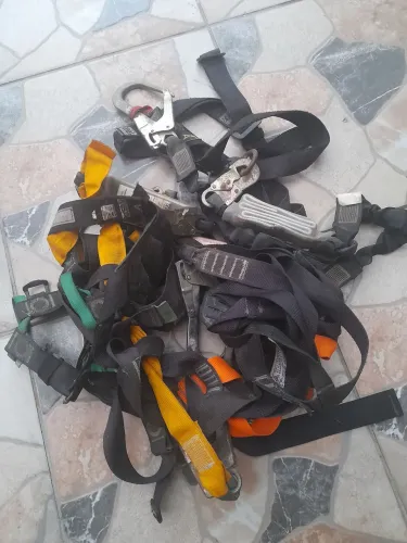 Vendo cinturão de segurança os 2 por 180 reais