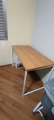 Mesa semi nova de madeira
