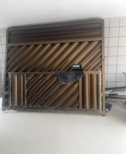 2 Portão de alumínio de um social