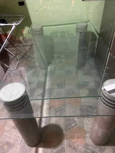 Sofa retrátil e mesa de vidro por 500 reais os 2