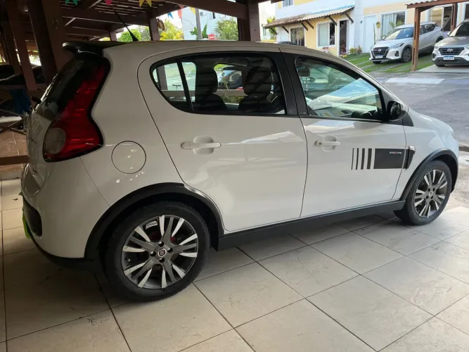 Fiat Palio Sporting 1.6 Flex 16V 5P 2014