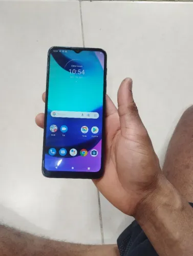Moto D20,32 gigas Android 11 e biometria por 150 reais.