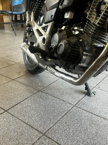 Escapamento de moto da Fortuna