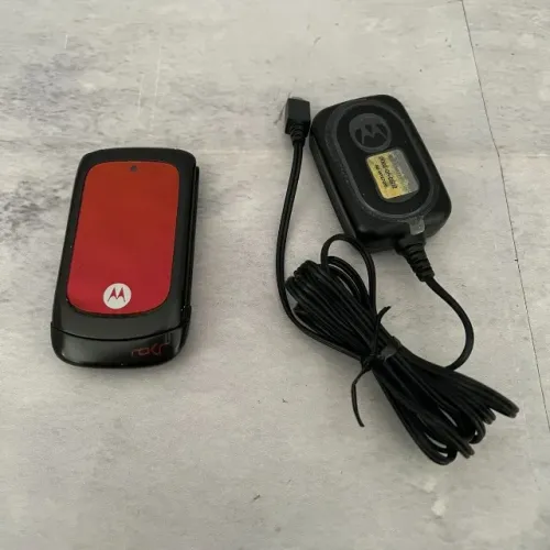 Celular Motorola Rokr EM28 Vintage Raro Flip Vermelho e Preto Funcionando - Ler Descrição 