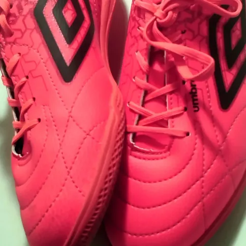 Chuteira umbro rosa - quadra 