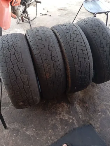 4: pneus 265/65 aro 17.